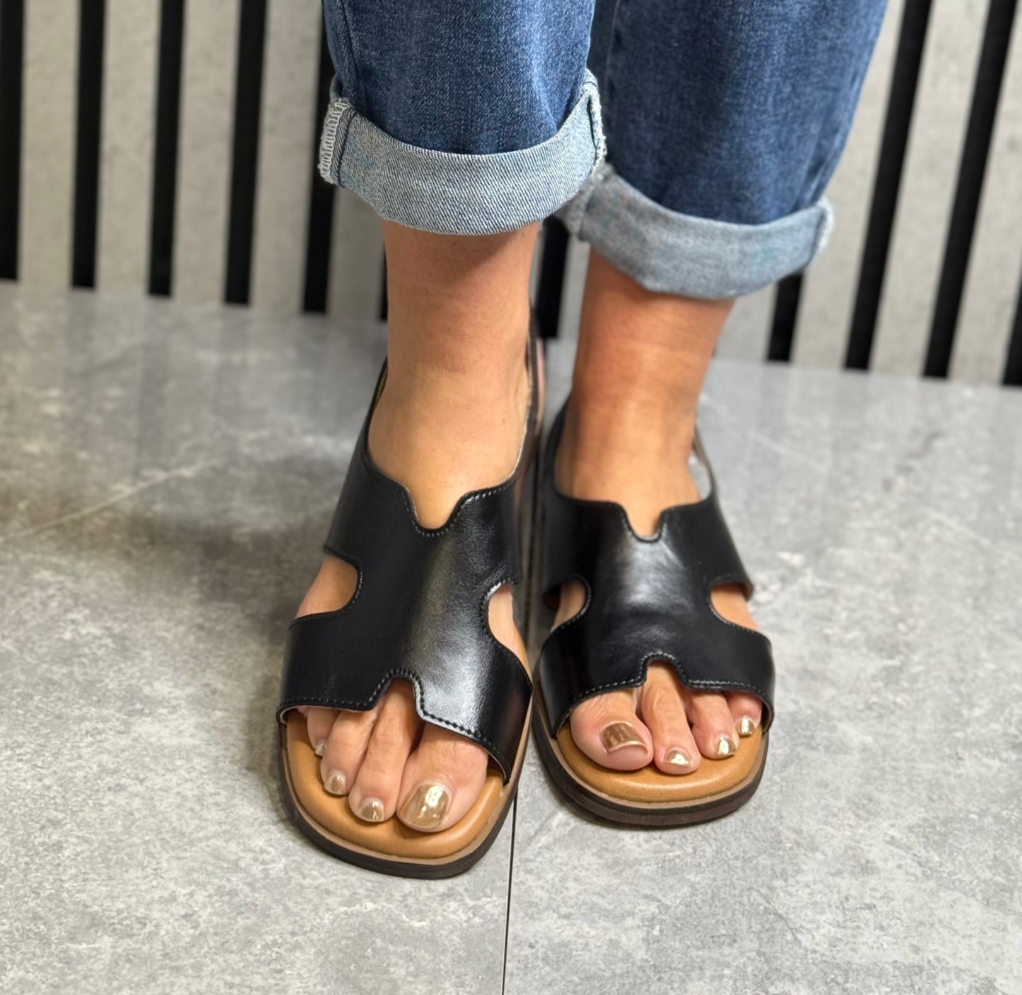 Zanni & Co - 'Husay One' Black Slingback Leather Sandal