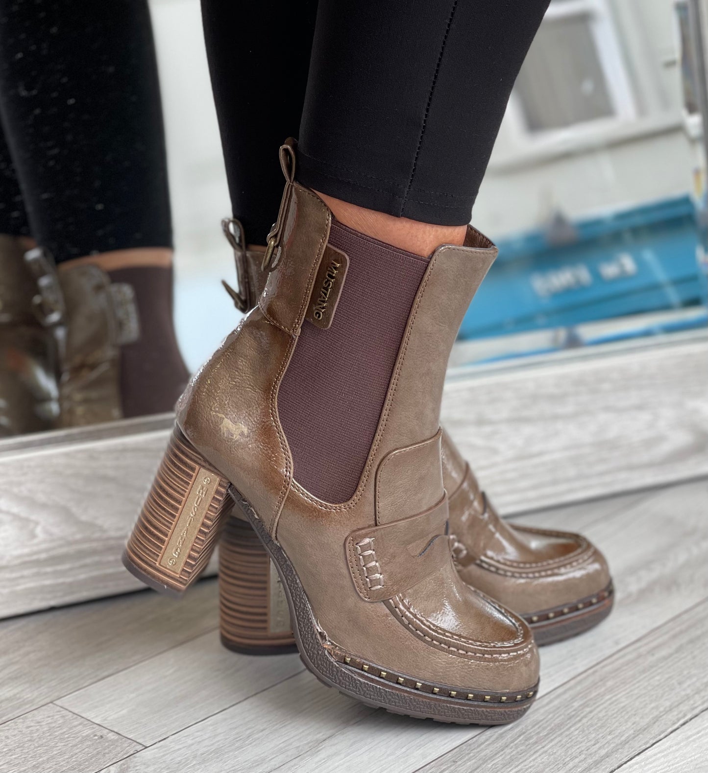 Mustang - Taupe Metallic Patent Block Heel Boot