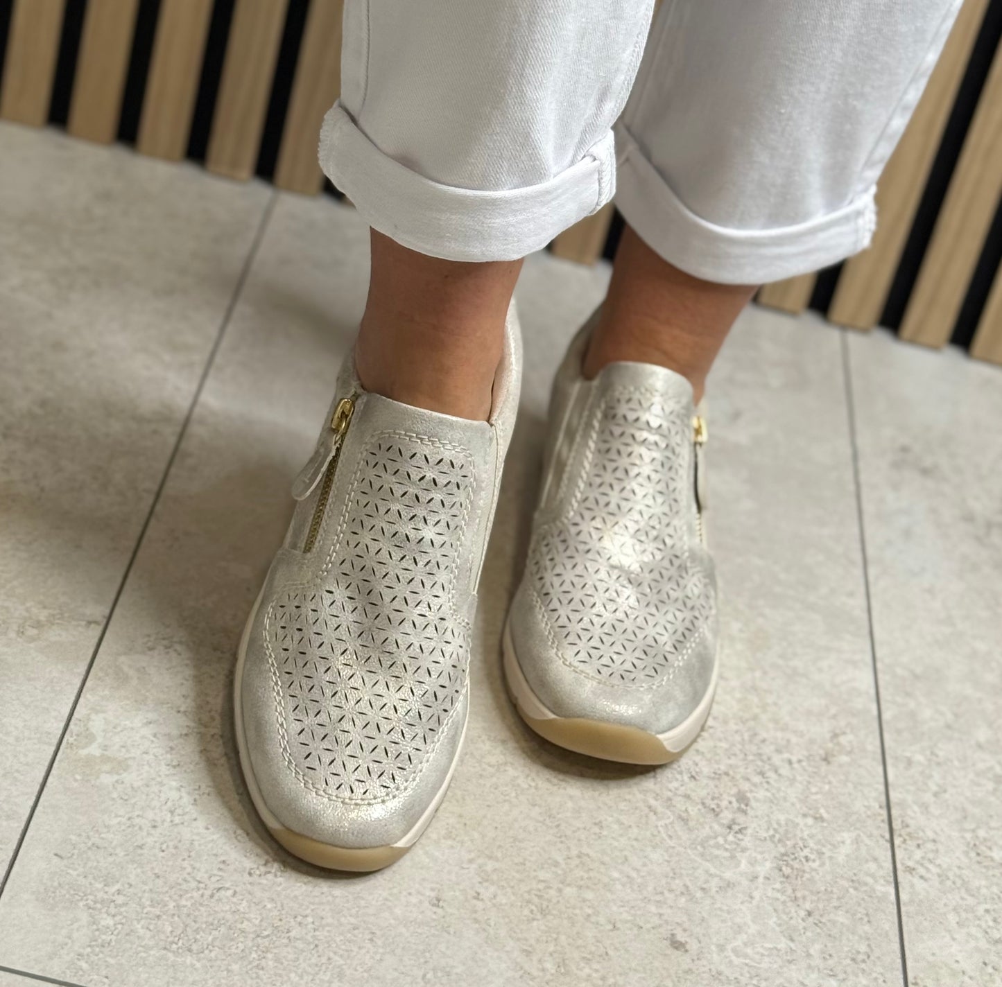 Jana - Beige/Gold Metallic Trainer