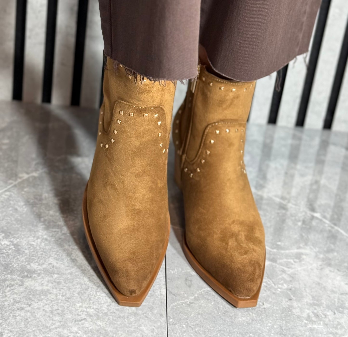 Xti - Camel Stud Detailed Cowboy Boot (146479)