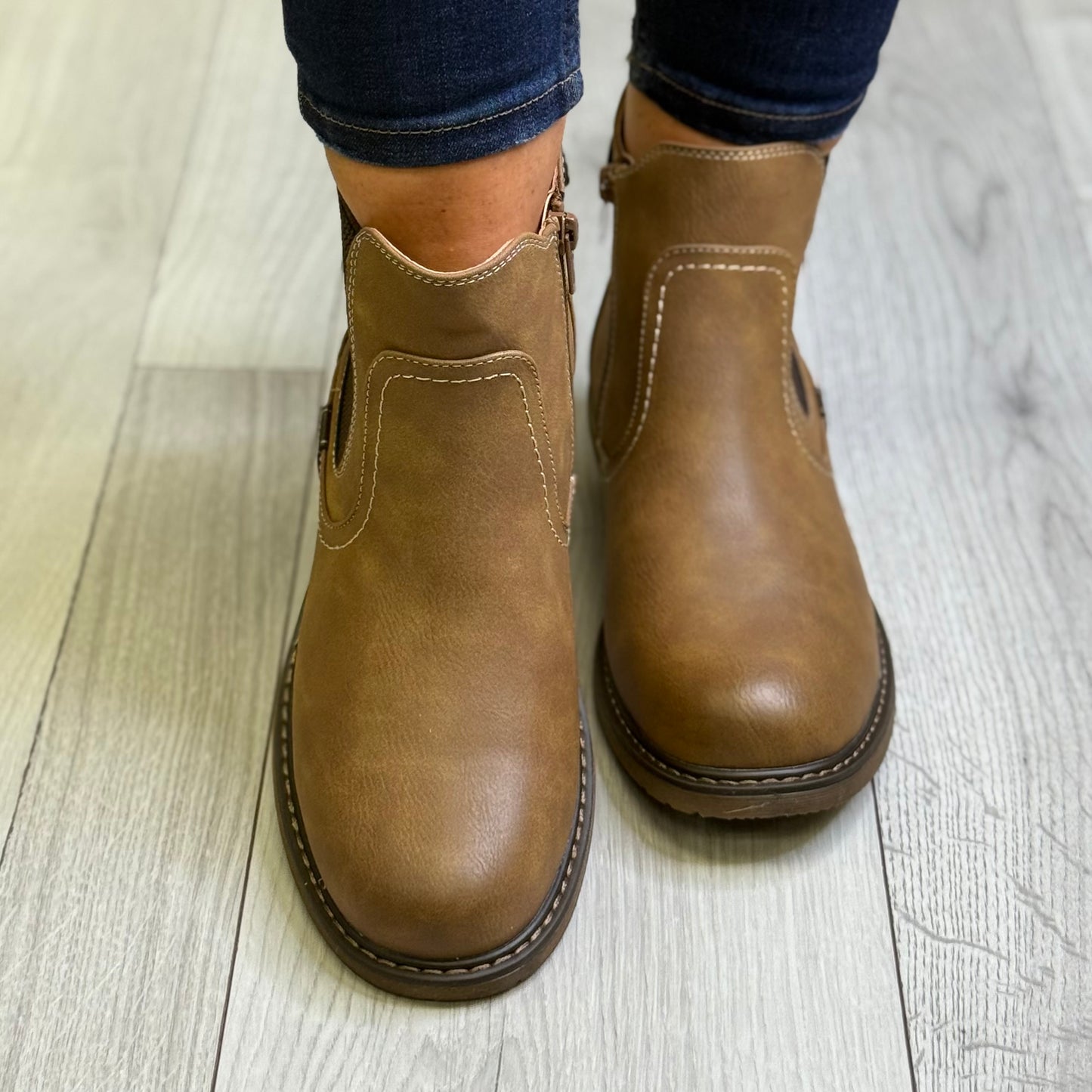 Lunar - 'Roxie' Tan Chelsea Boot