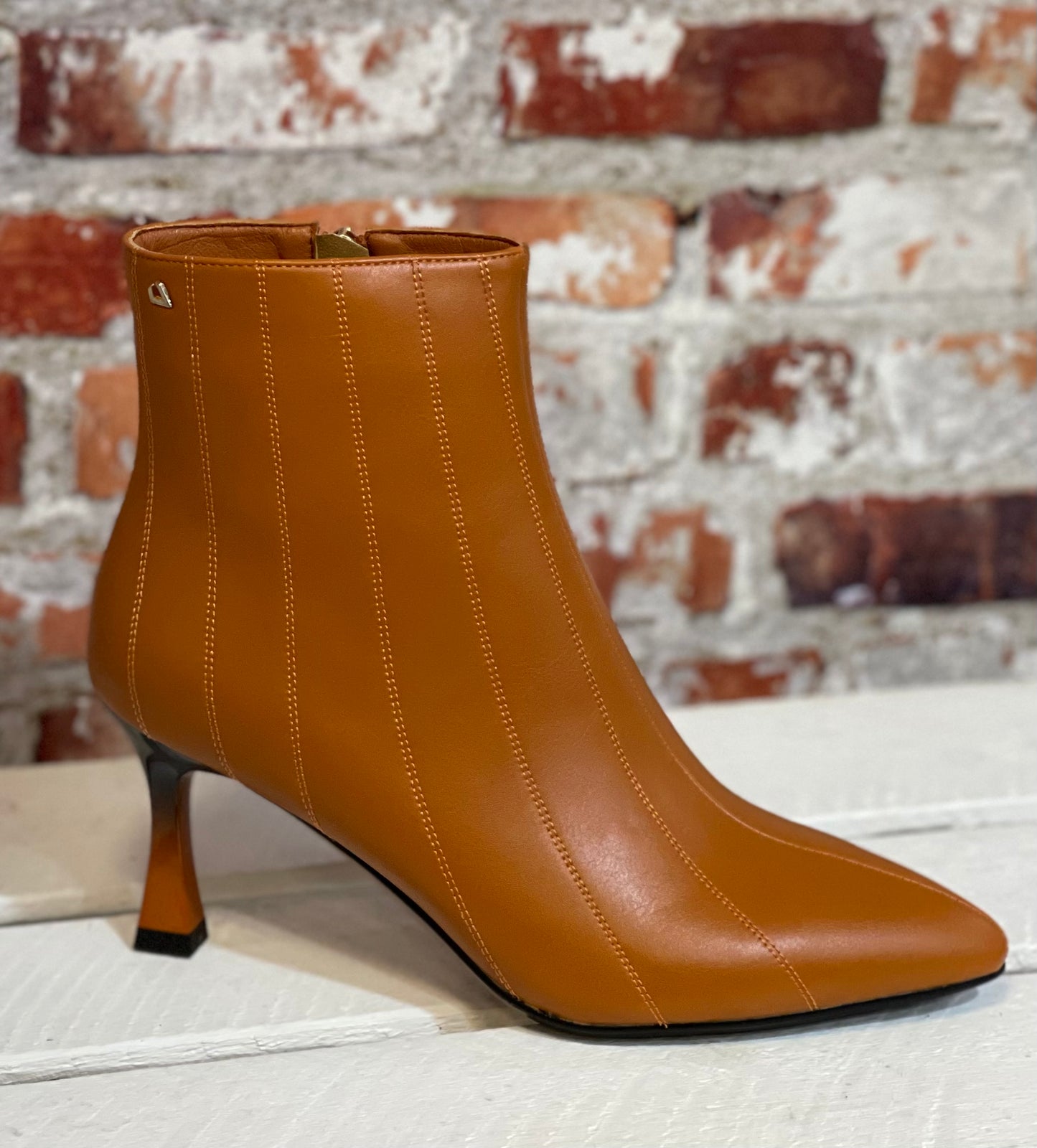 Una Healy - 'Belong To You' Outrangeous Boot