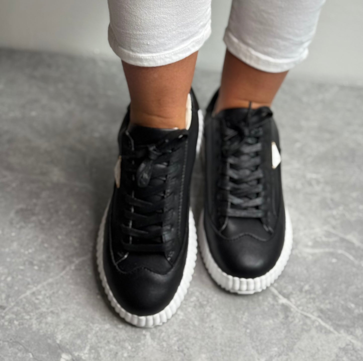 Kate Appleby - ‘Clifton’ Schwarz Trainer