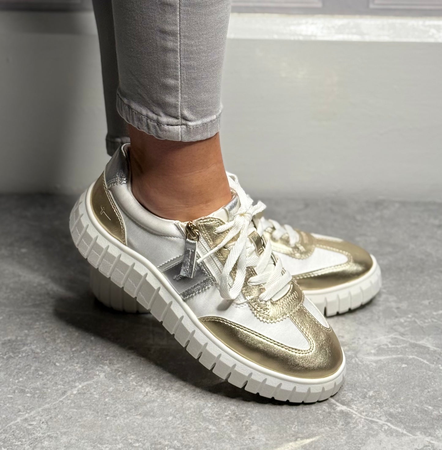 Tamaris Comfort - Gold/Silver Metallic Trainer