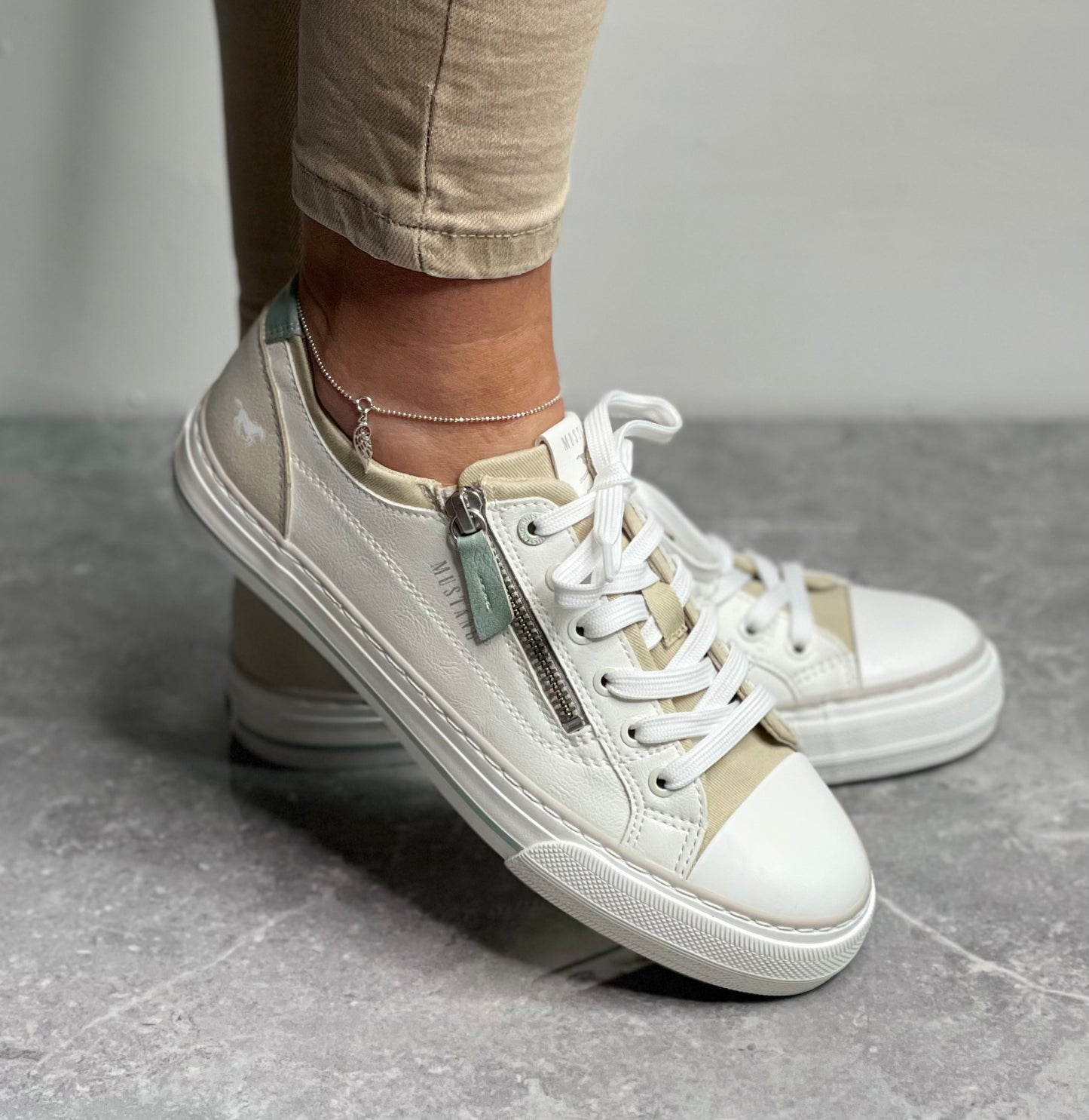 Mustang - White/Beige Combo Side Zip Trainer