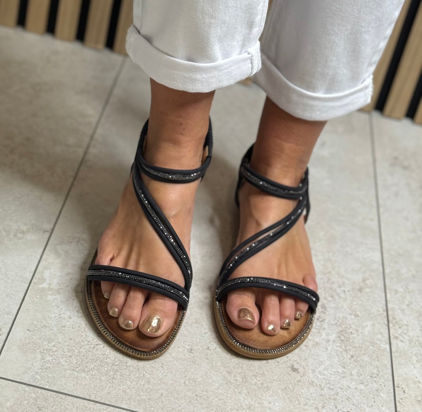 Lunar - 'Aruba' Black Sandal