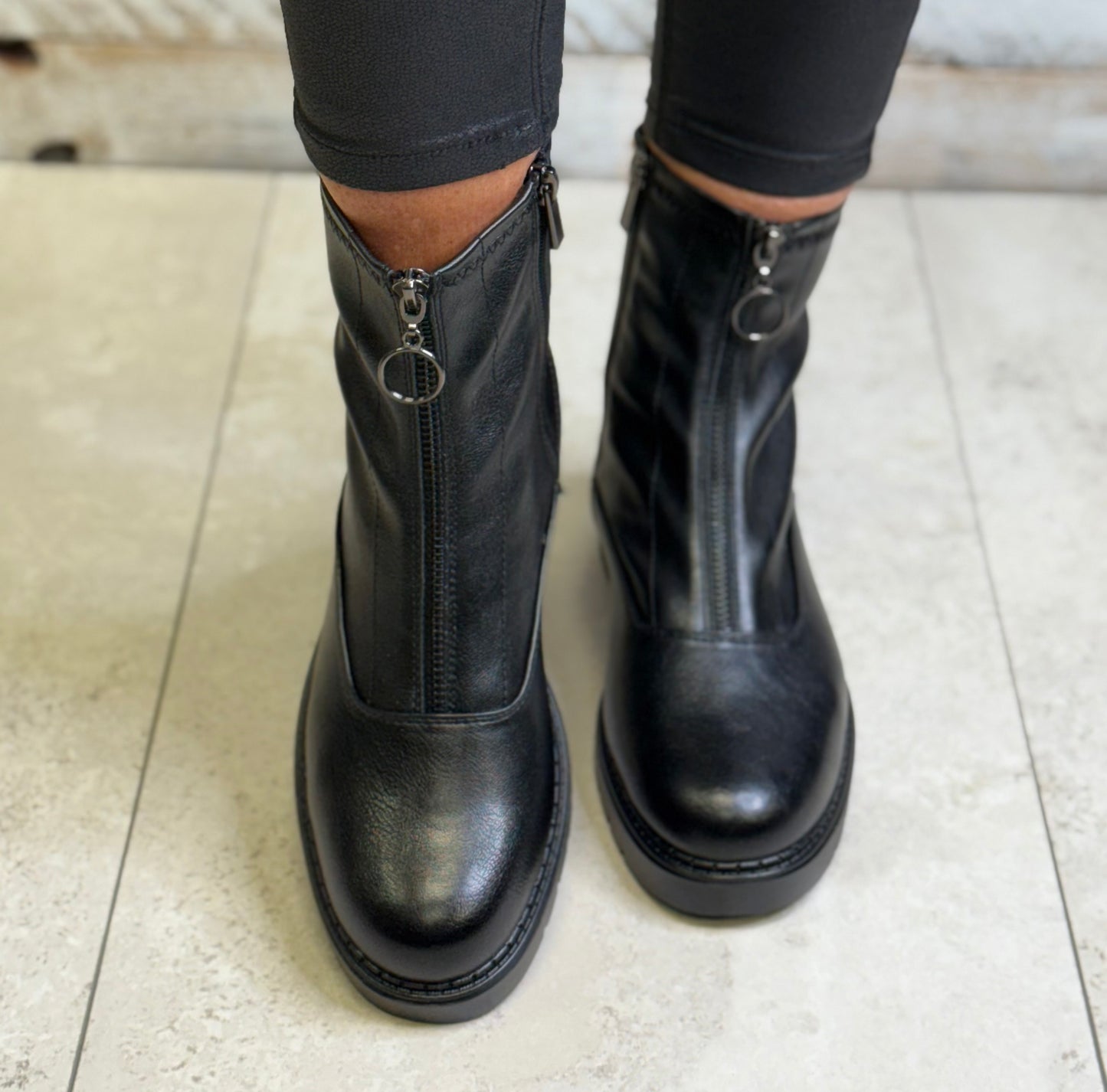 Patrizio Como - 'Innsbuck' Black Front Zip Detail Boot