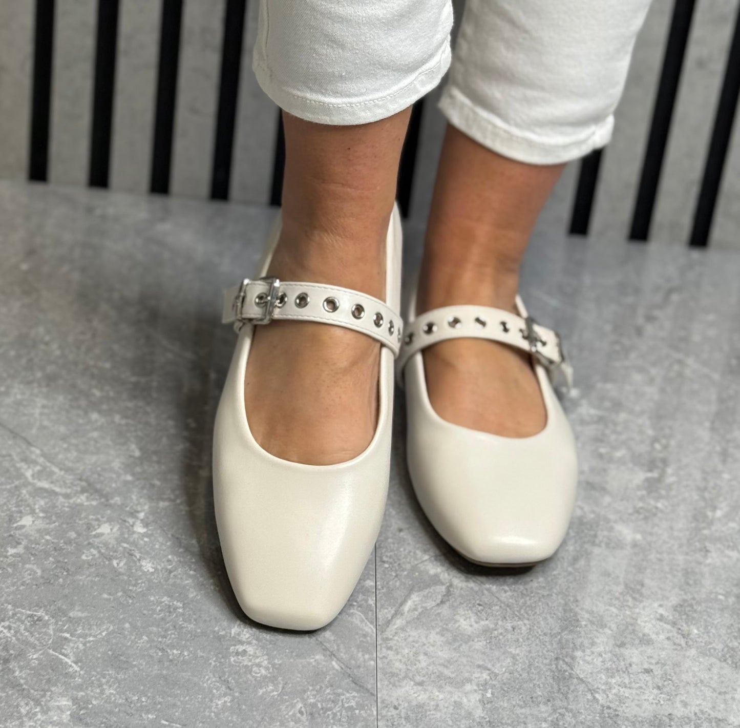 Xti - Cream Strap Detail Pump (145118)