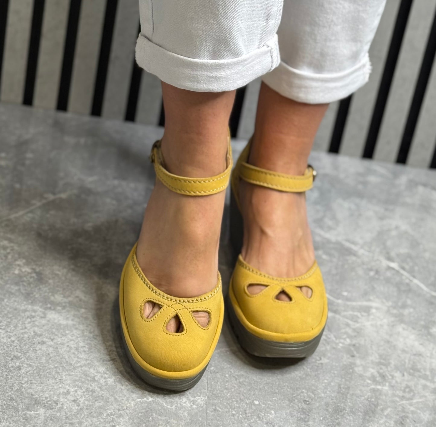 Fly London - Bumblebee Sandal (YUNA)