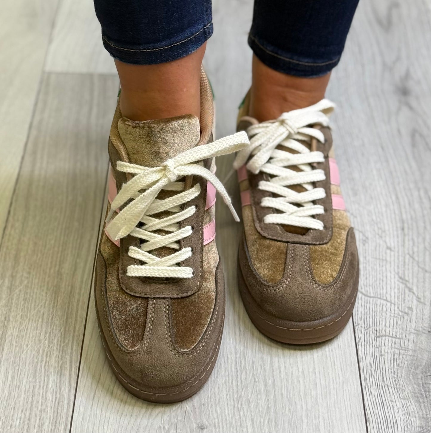 hannah k - Brown Side Stripe Trainer