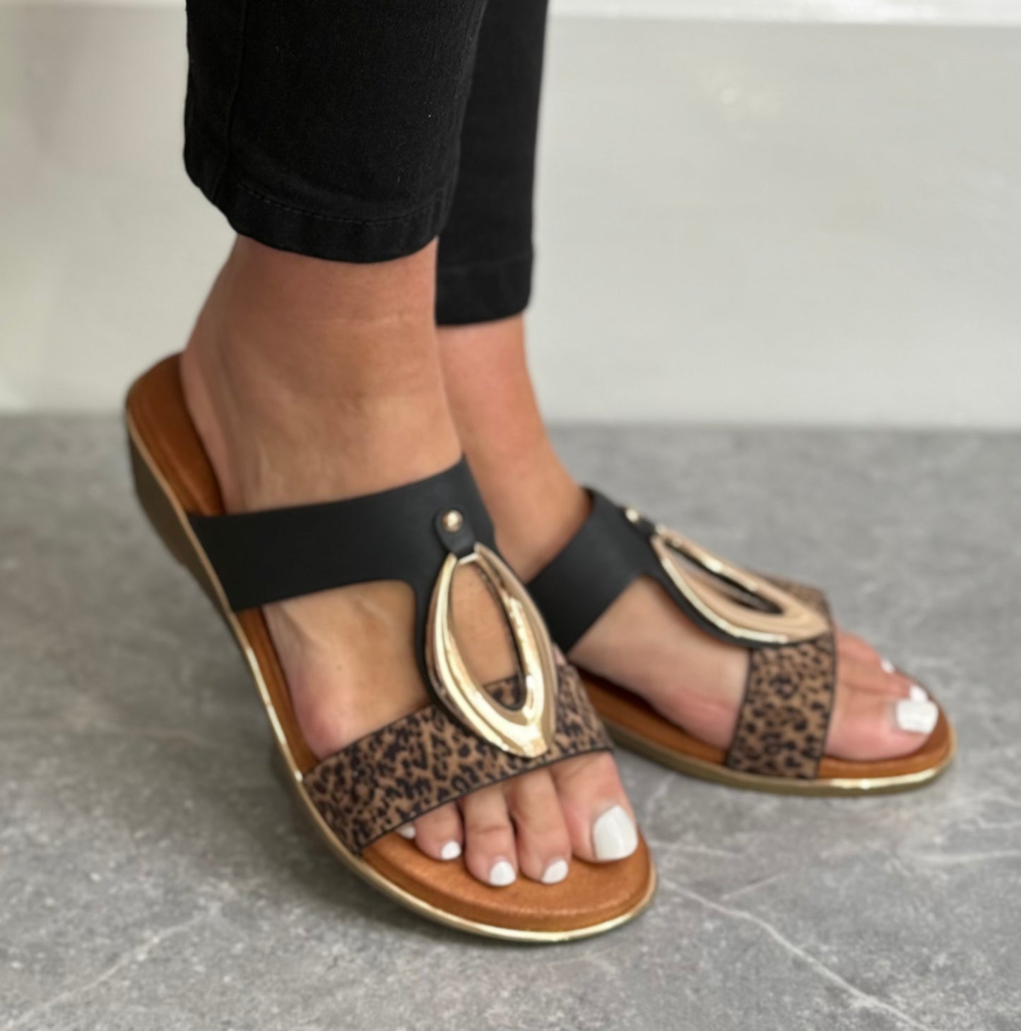 Lunar - 'Paradise' Black Sandal