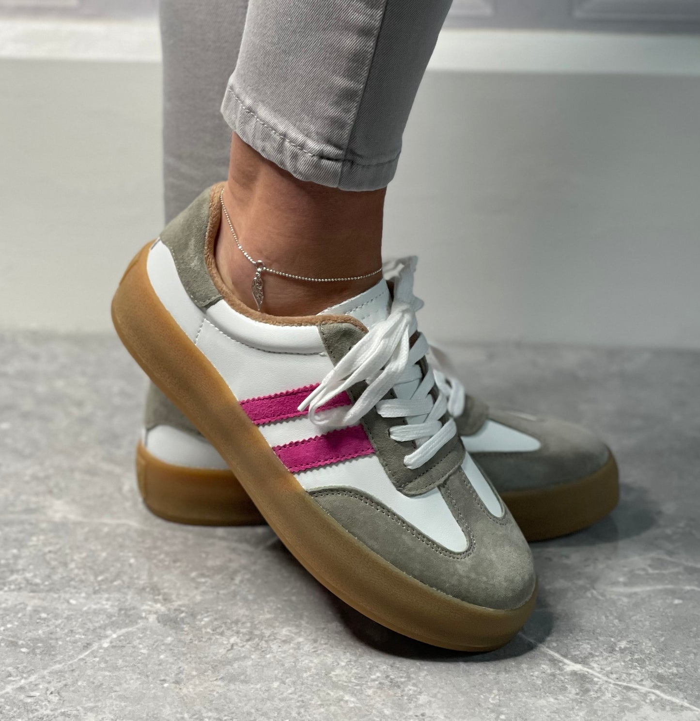 Drilleys- 'Fifty' Cherry Olive Trainer