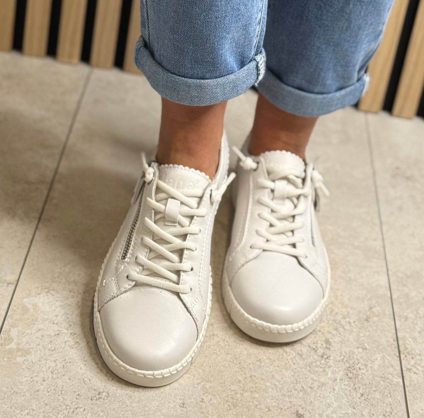Jana - White Lightweight Trainer