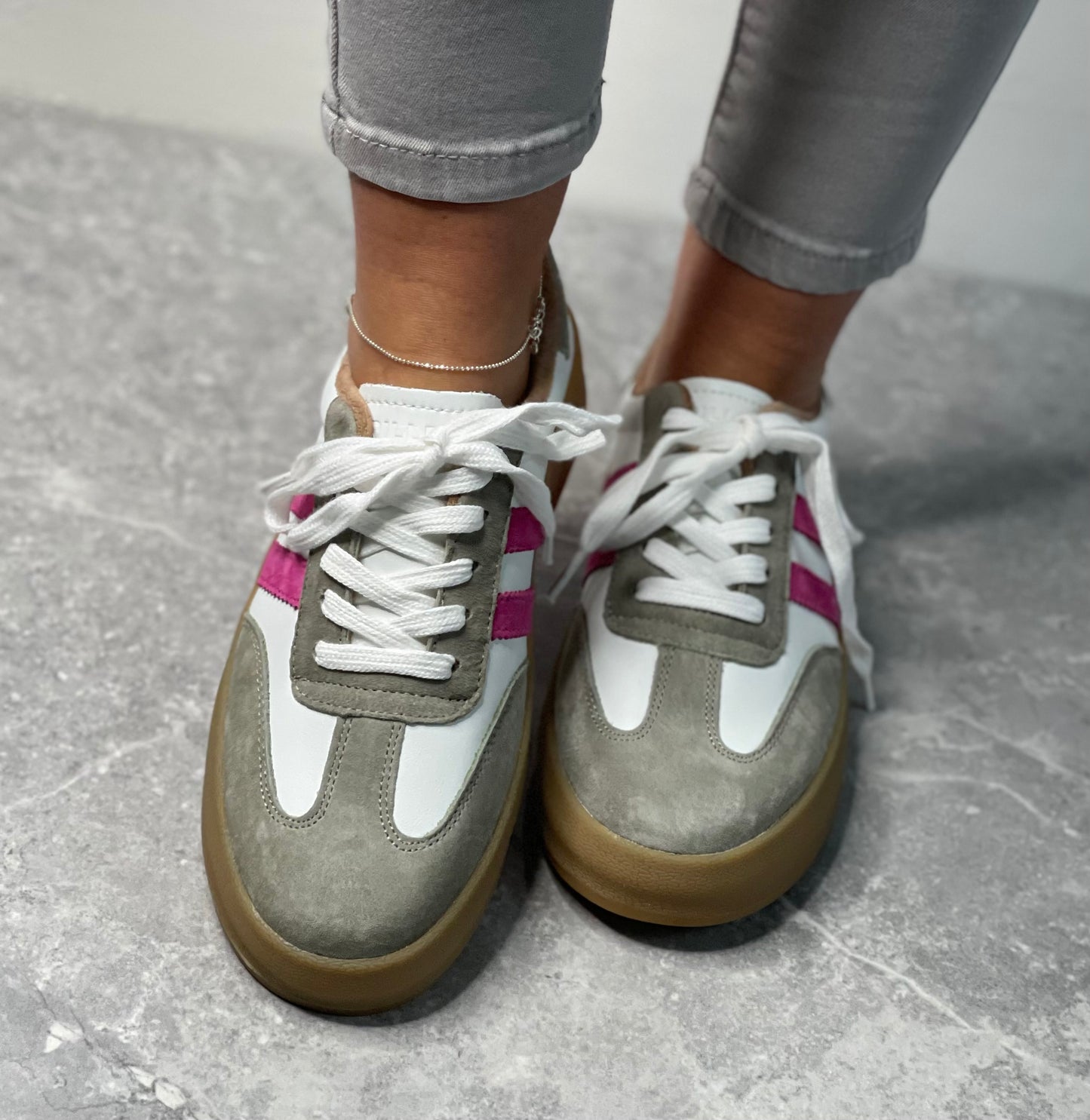 Drilleys- 'Fifty' Cherry Olive Trainer