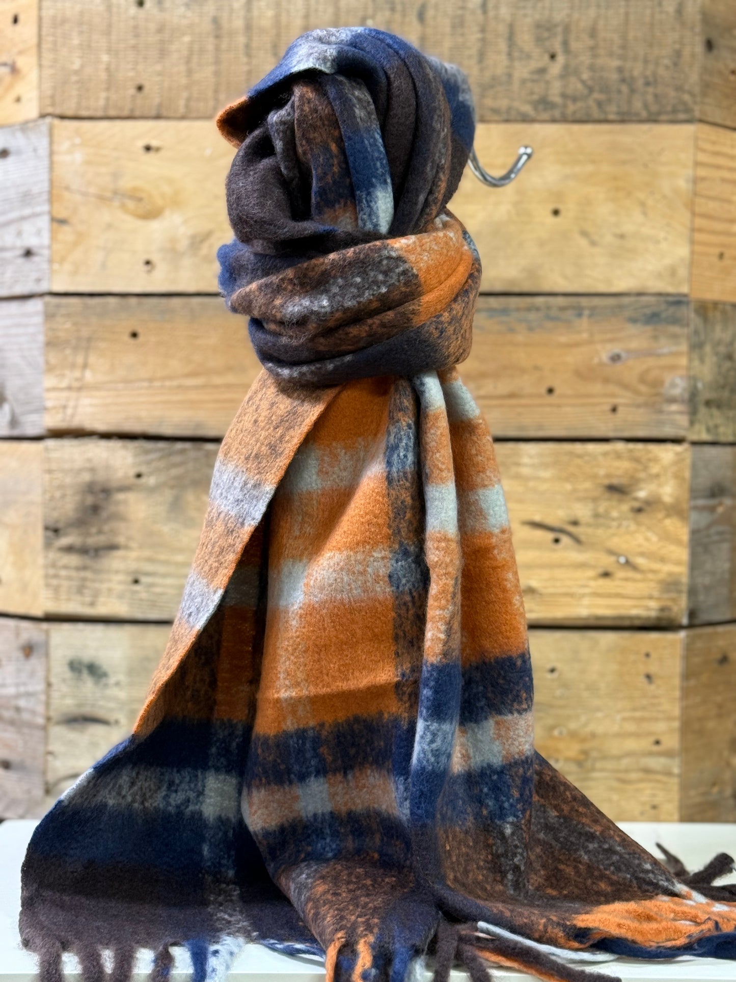hannah k - Navy/Orange Checked Scarf