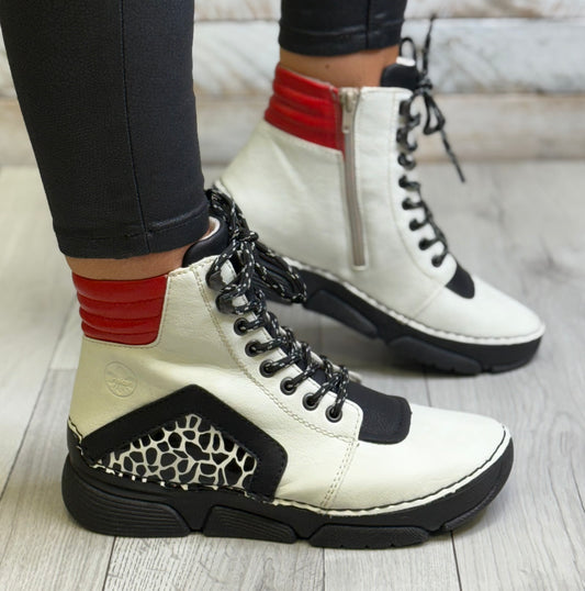 Rieker - Off White Detailed Lined Boot
