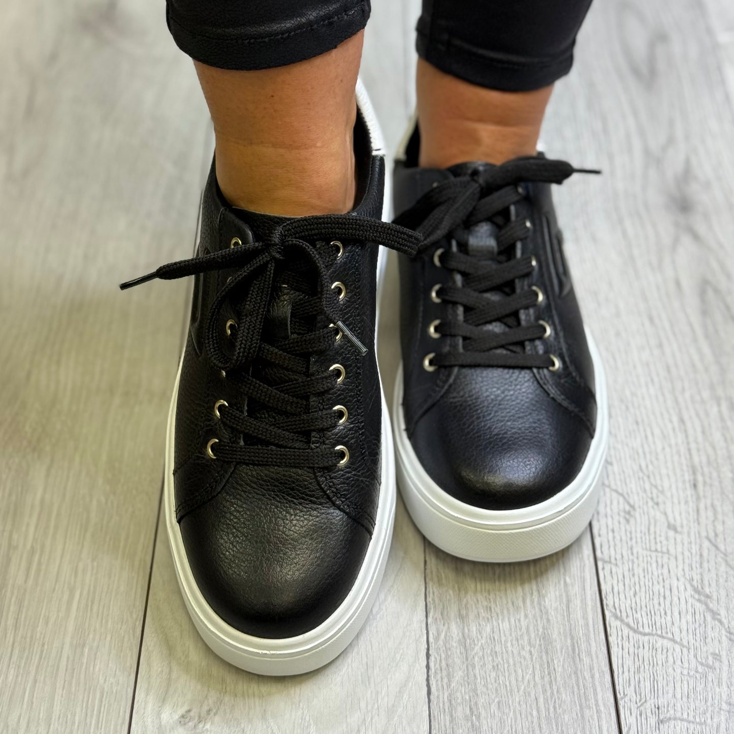 Pegada - Black/White Trim Leather Trainer