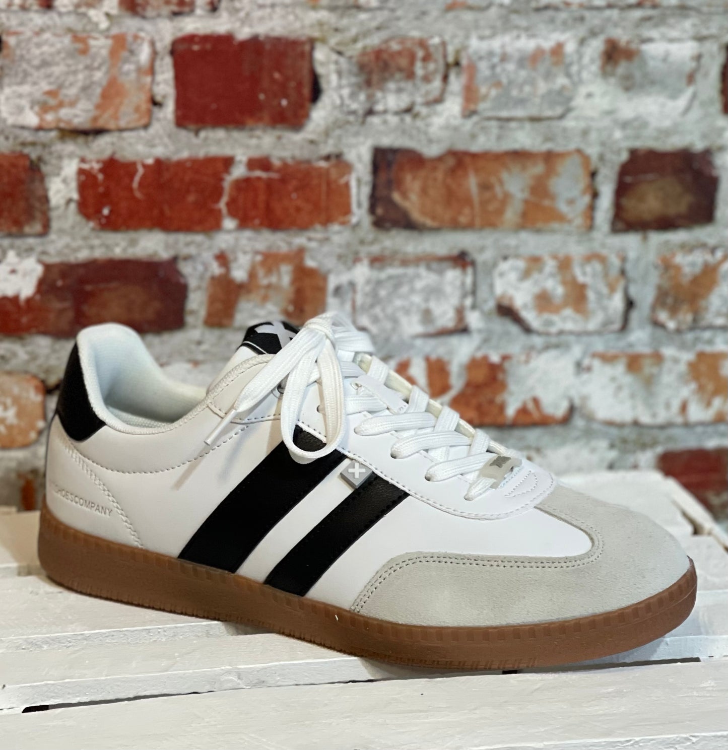 Xti - Men's White Side Stripe Leather Trainer