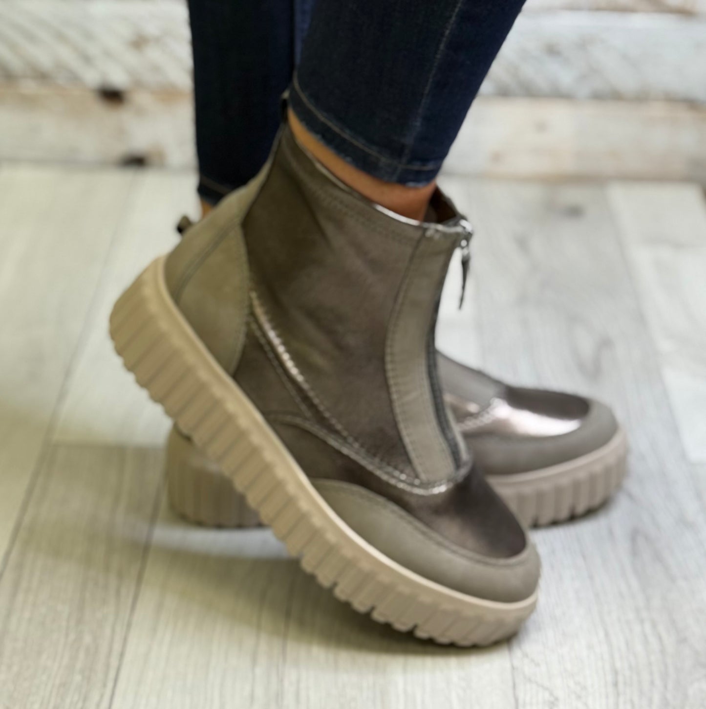 Jana - Grey/Bronze Combo Boot