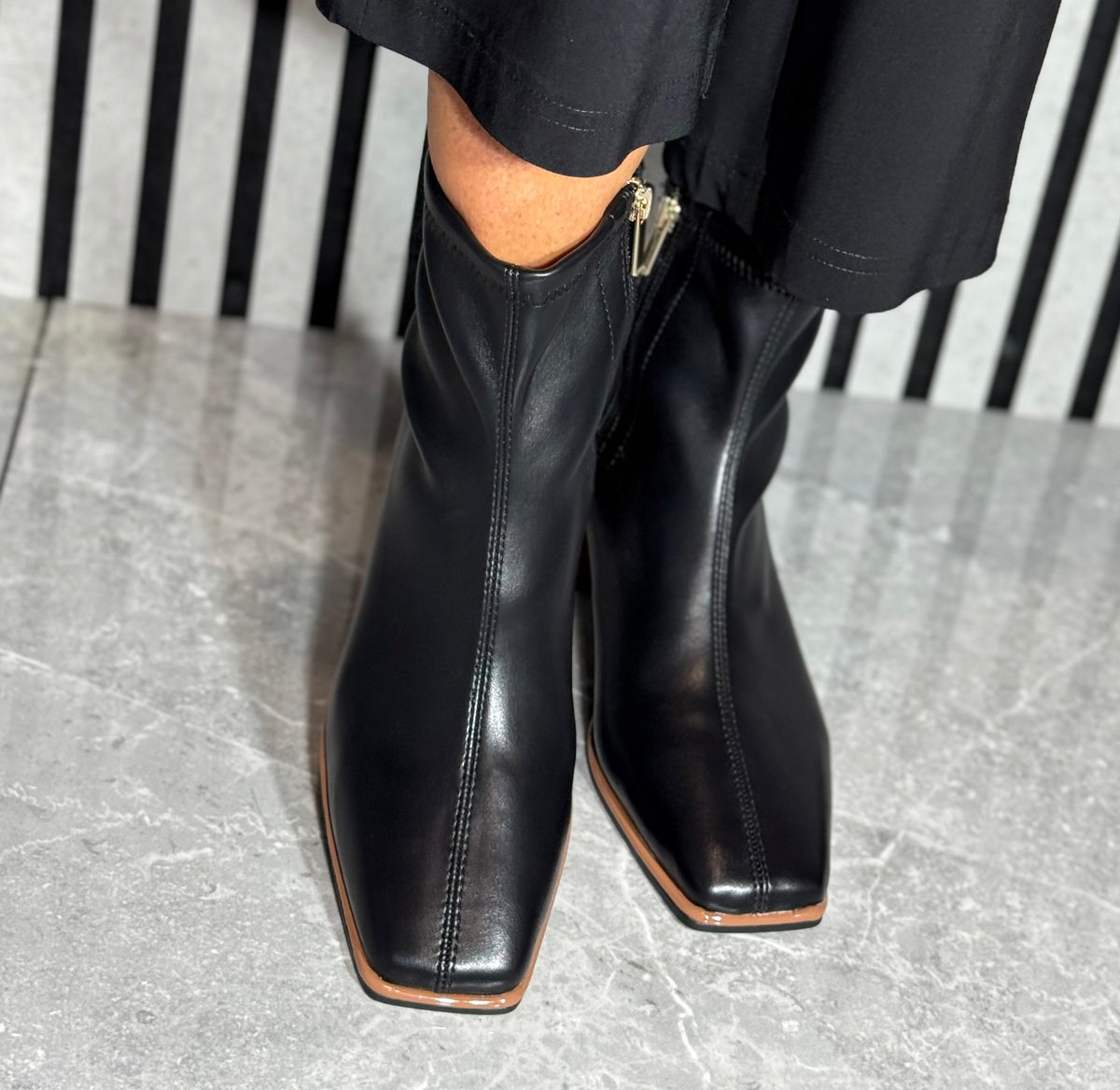 Gioseppo - Black/Tan Block Heel Ankle Boot