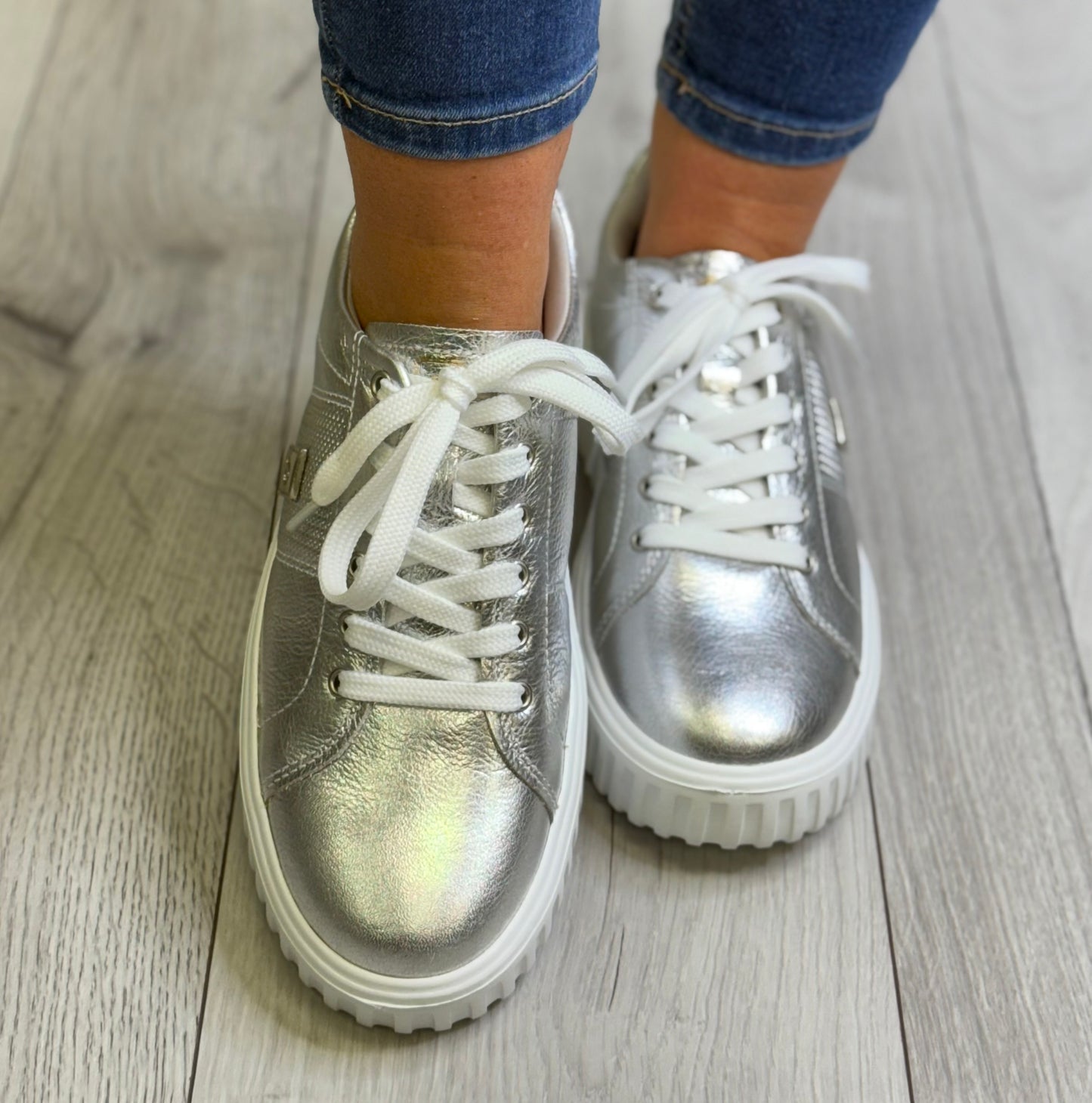 Pegada - Metallic Silver Leather Trainer