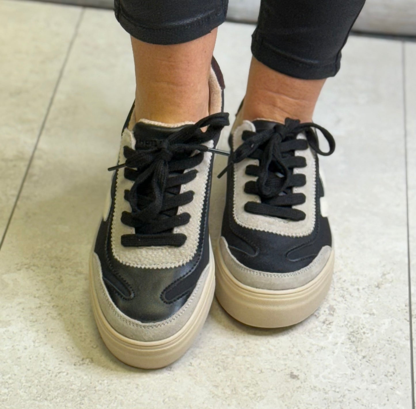 Drilleys- 'Eighty' Coal Fog Platform Trainer