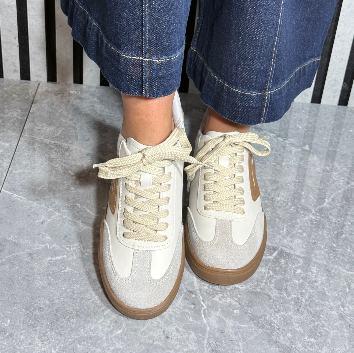 Pegada - Beige/Caramel Trim Leather Trainer