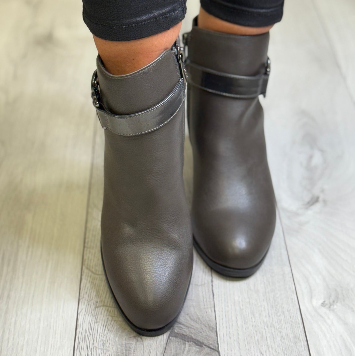 Lotus - 'Amarin' Grey Block Heel Boot