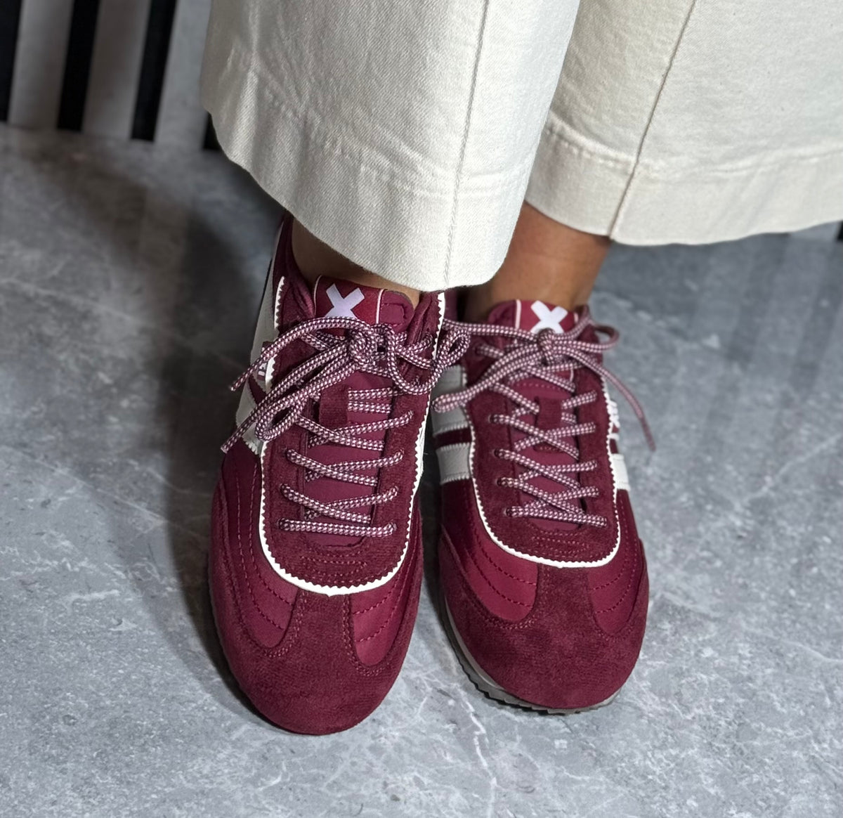 Xti - Burgundy Side Stripe Trainer (146118)