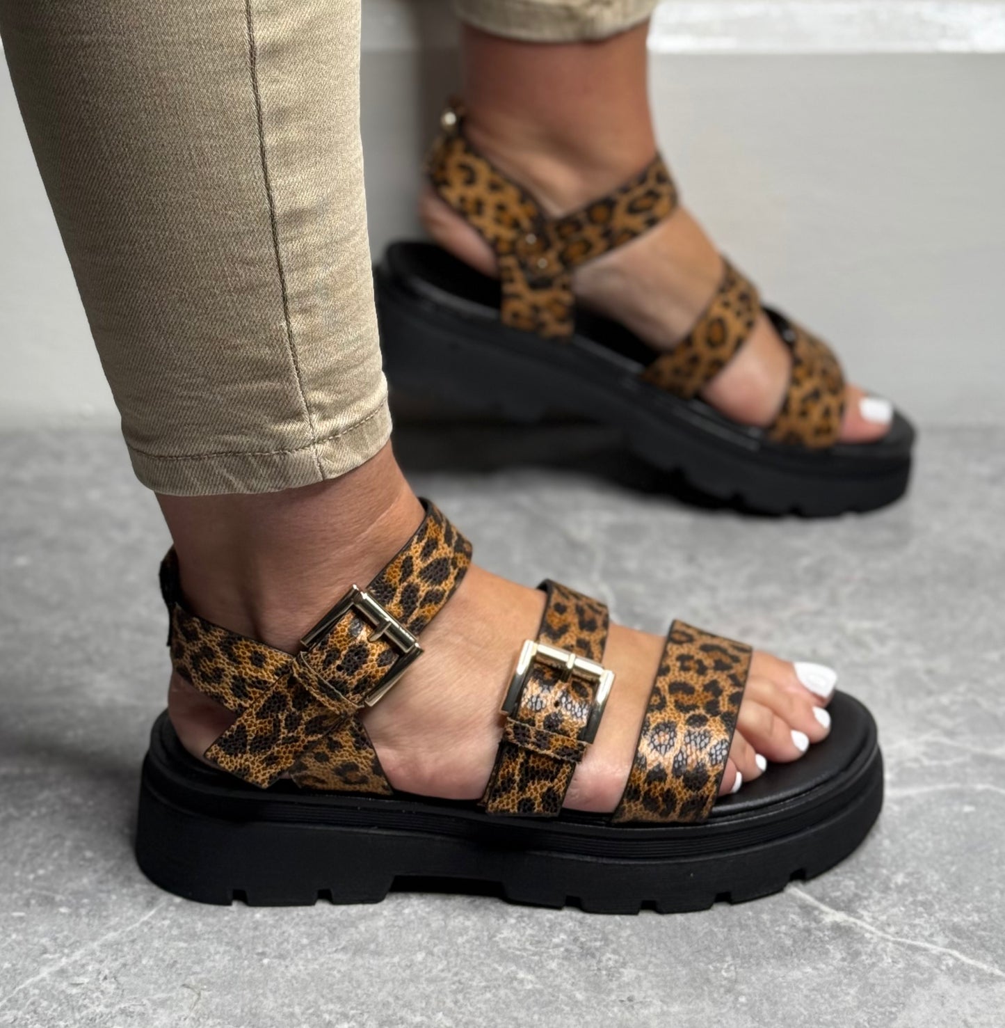 Una Healy - 'Something' Sabor Animal Print Sandal