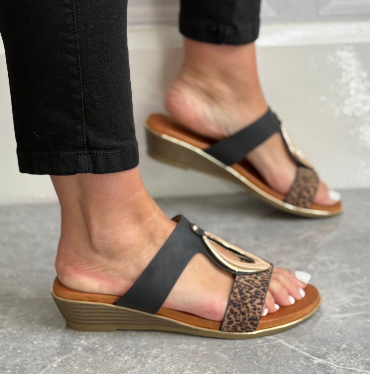 Lunar - 'Paradise' Black Sandal