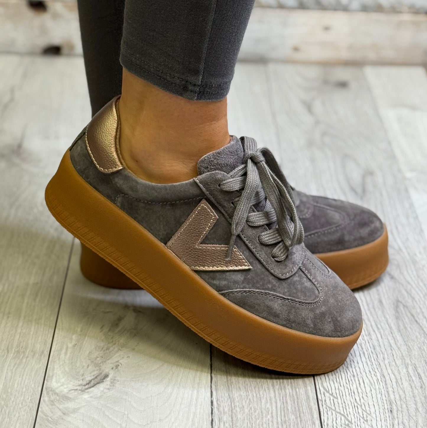 Drilleys- ‘Eighty Four’ Tornado Gold Platform Trainer