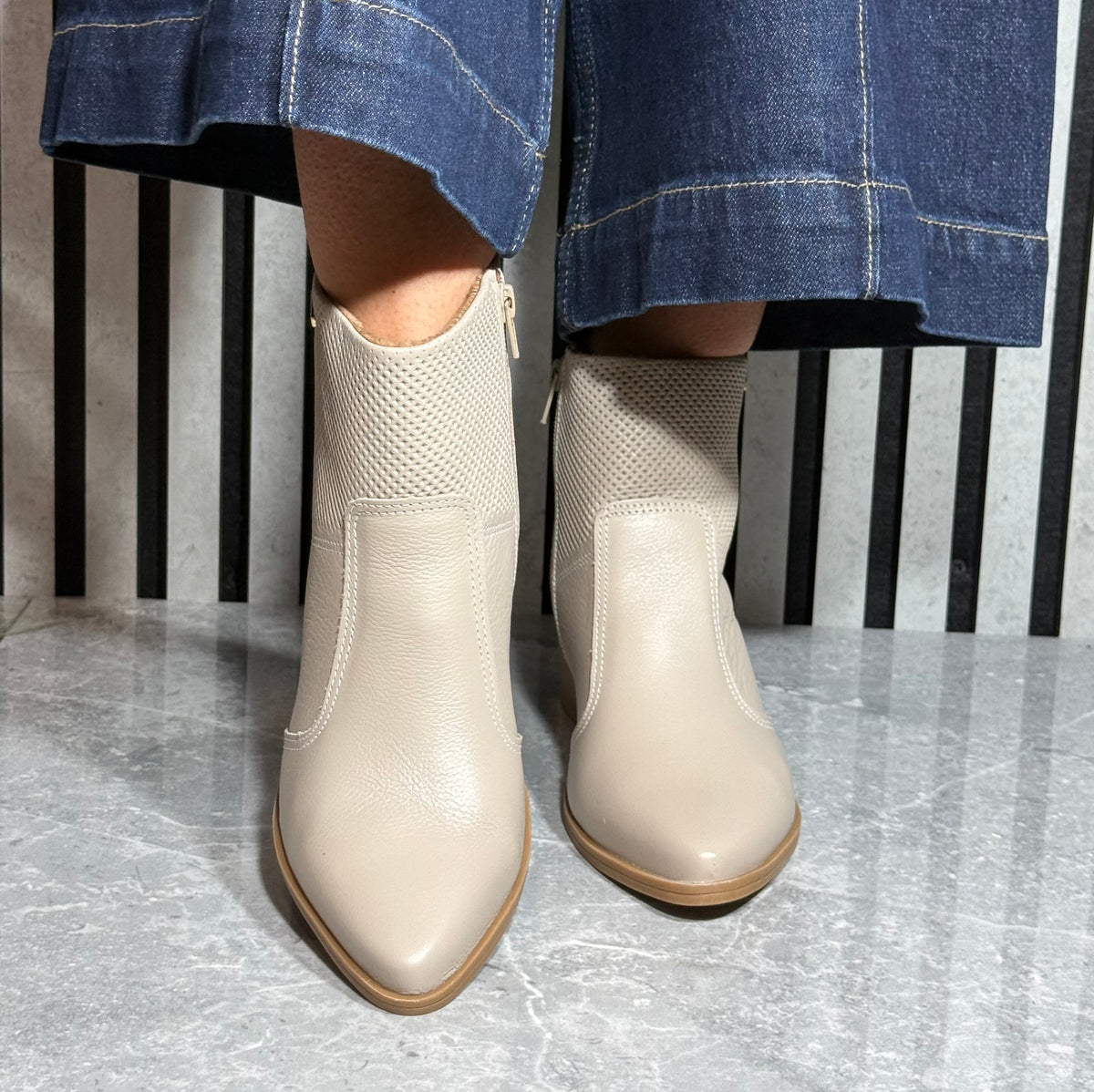 Pegada - Stone Leather Ankle Boot