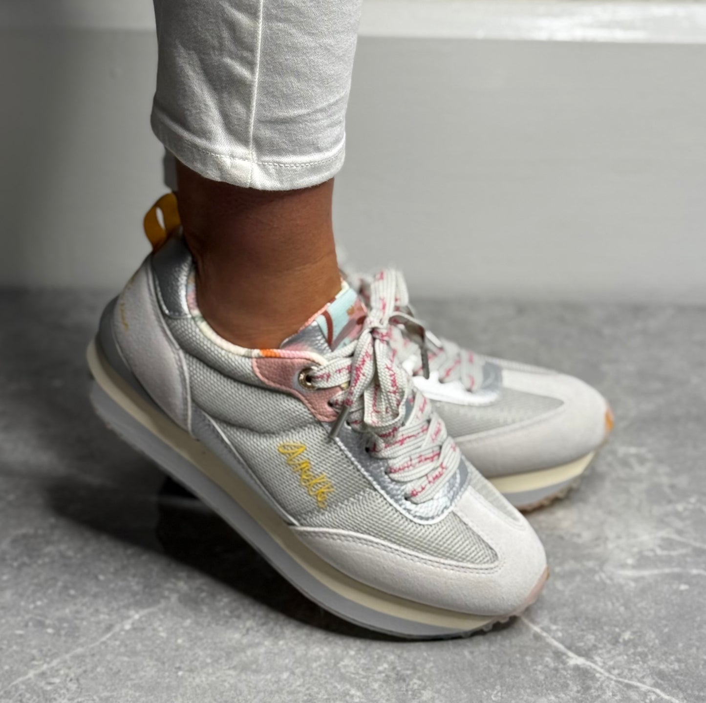 anekke - Silver Grey Smart Trainer