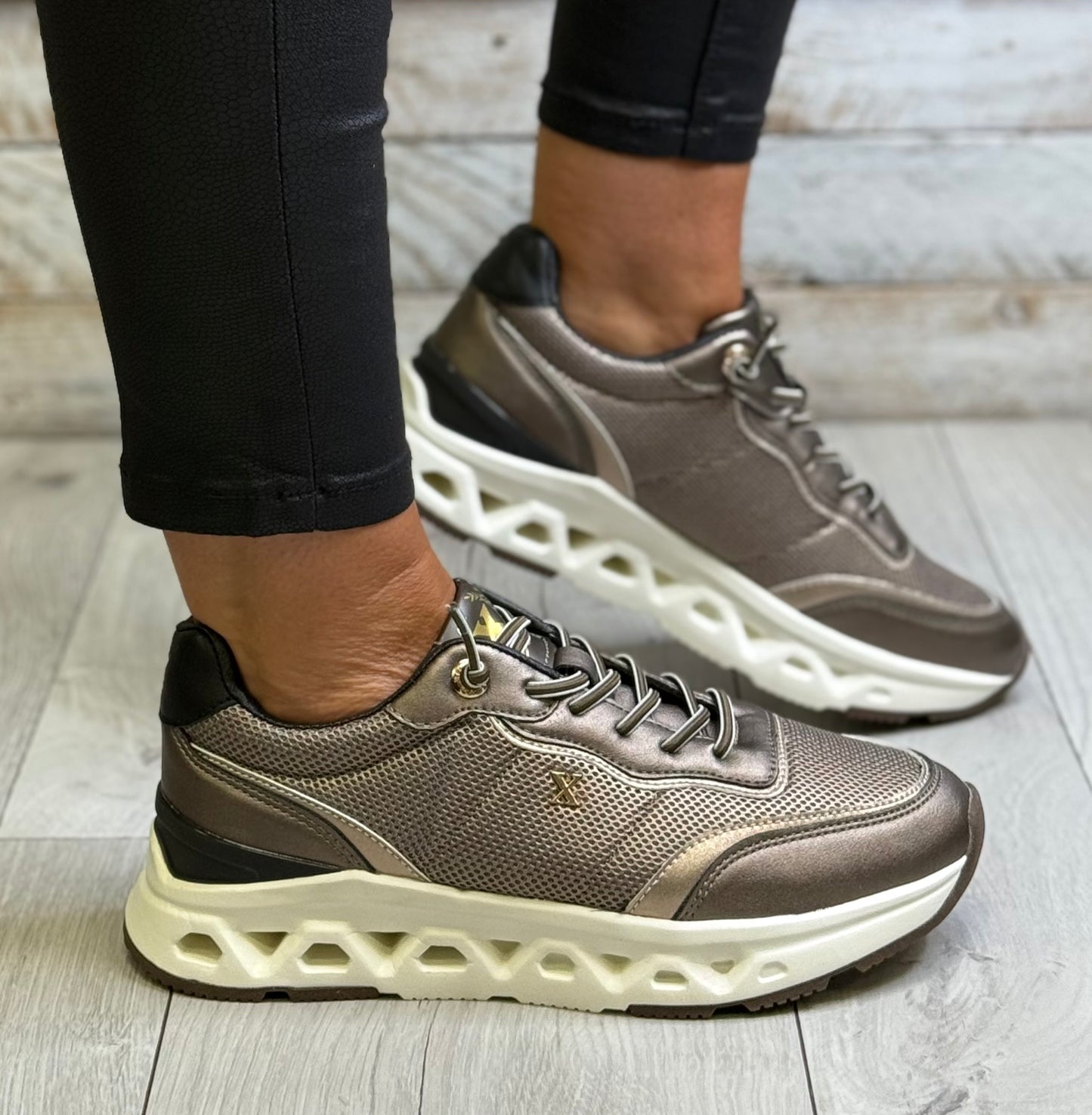 Xti - Bronze Metallic Trainer (144573)