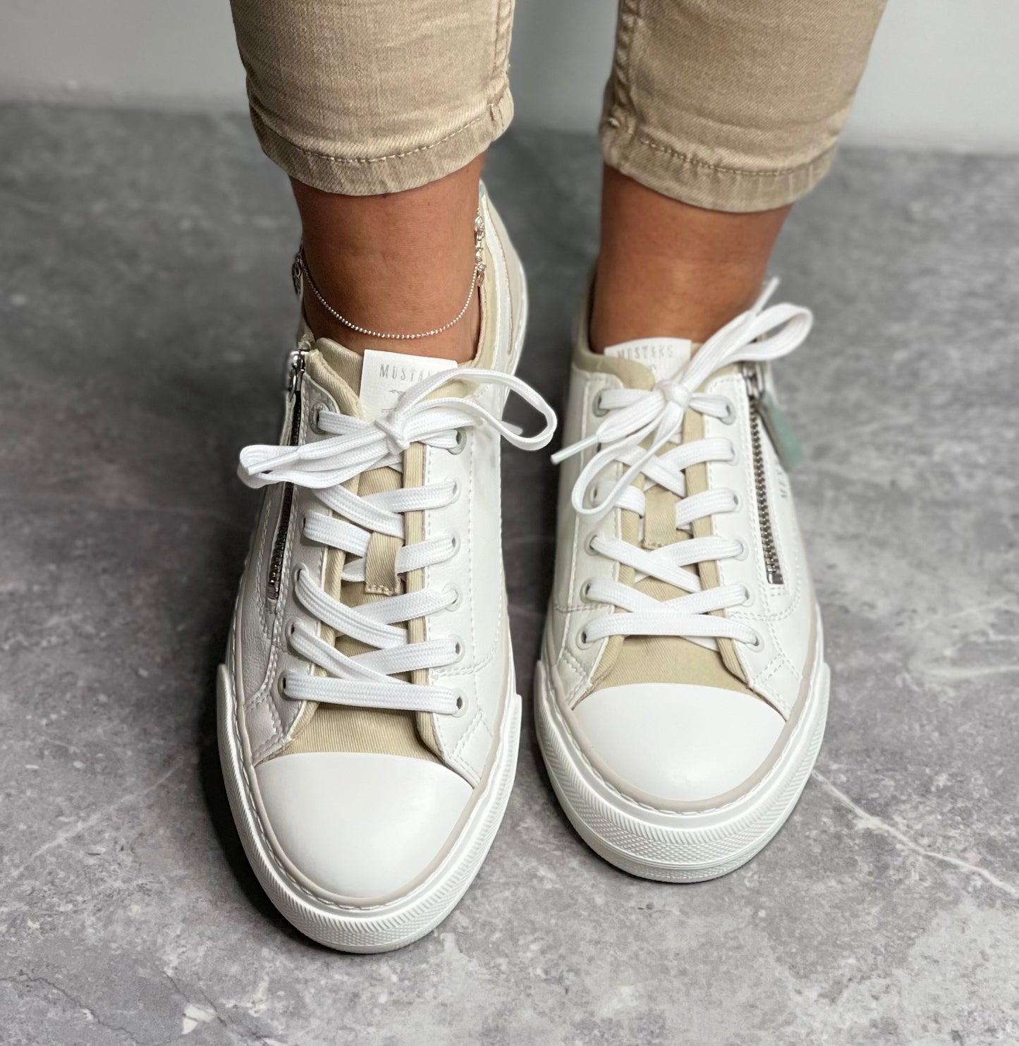 Mustang - White/Beige Combo Side Zip Trainer
