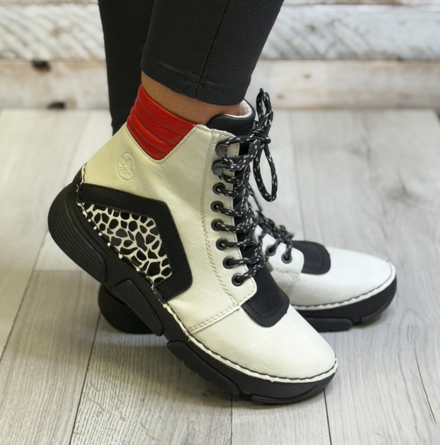 Rieker - Off White Detailed Lined Boot