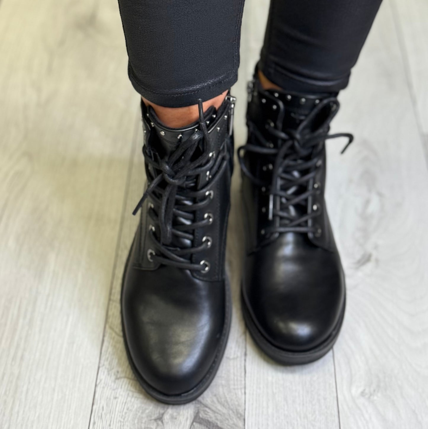 Tamaris - Black Lace Detailed Boot