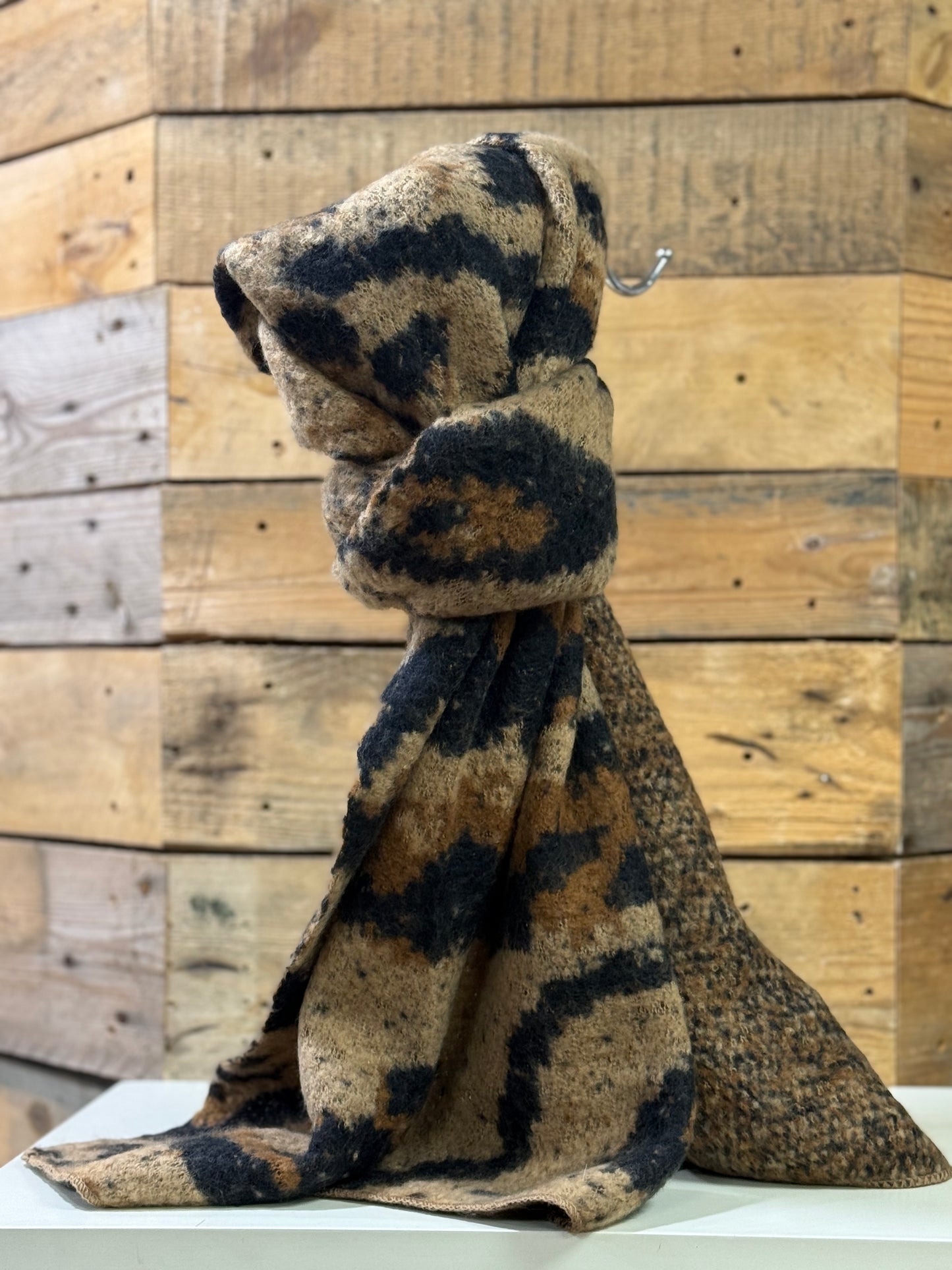 hannah k - Taupe/Black Chunky Scarf