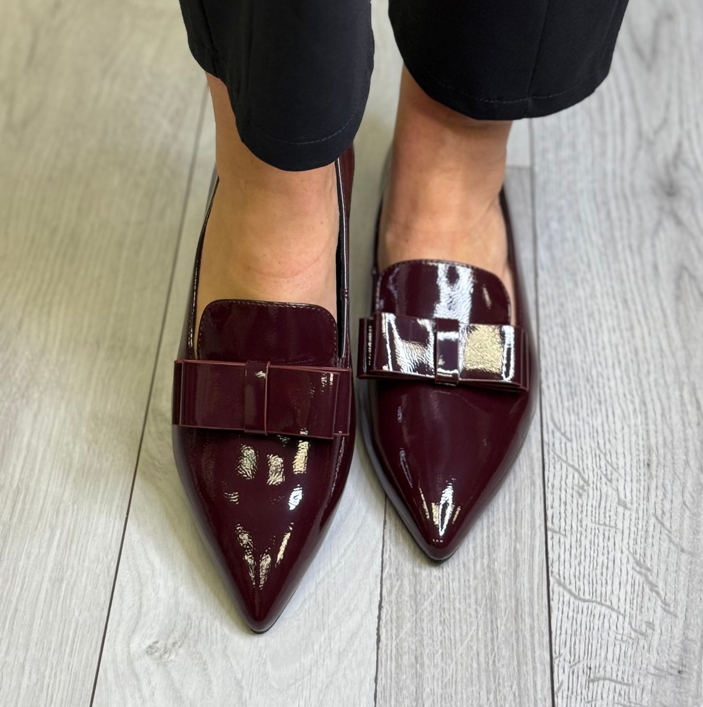Dancing Matilda - Burgundy Bow Detail Pointed Shoe