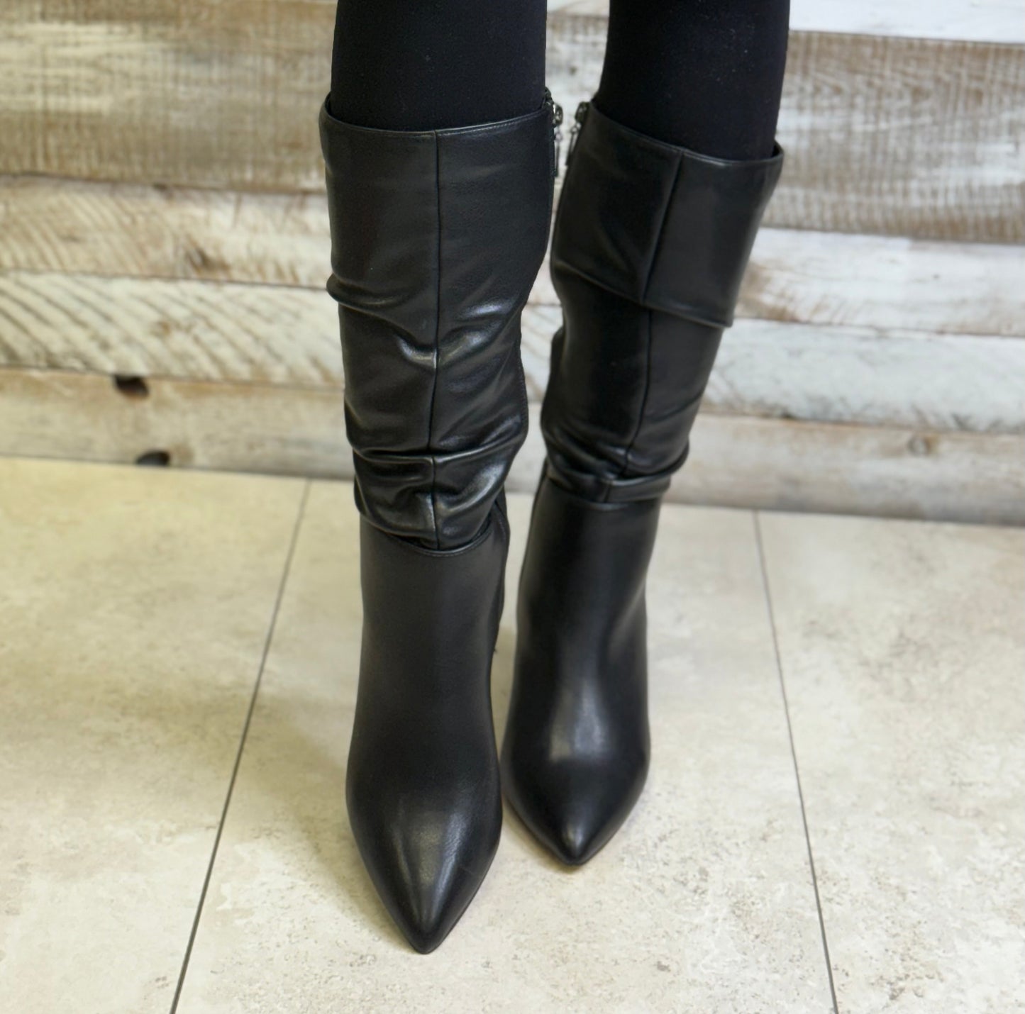 Kate Appleby - ‘Warehome' Schwarz Mid Ruched Boot