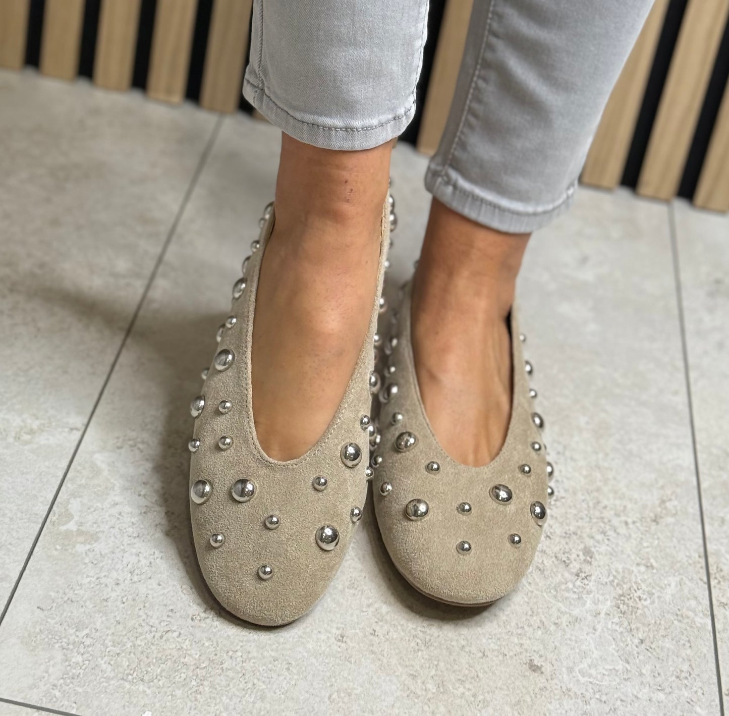 Xti - Taupe Stud Detail Pump (145283)