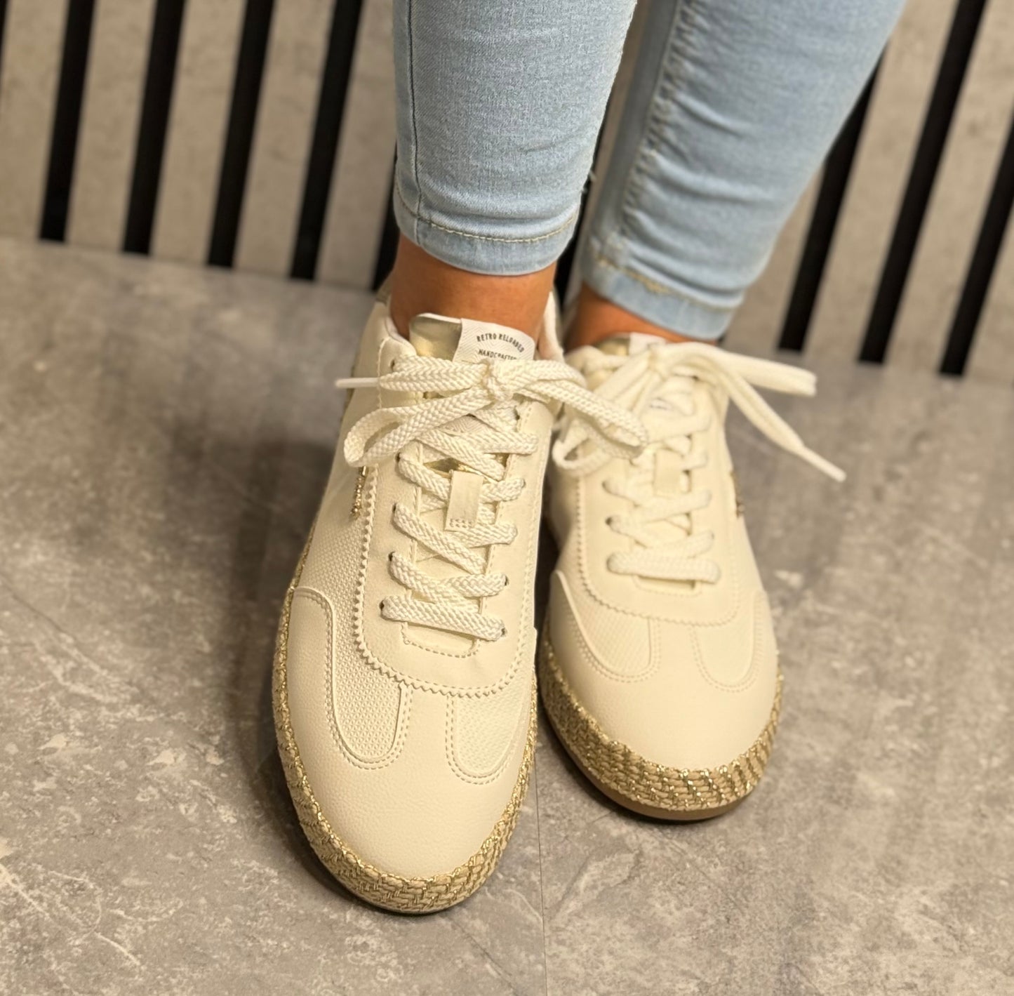 Tamaris - White/Gold Trim Trainer