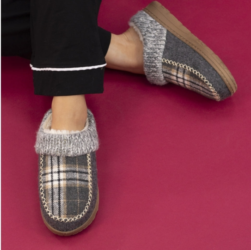 Lunar ‘Emblaze’' Grey Slipper