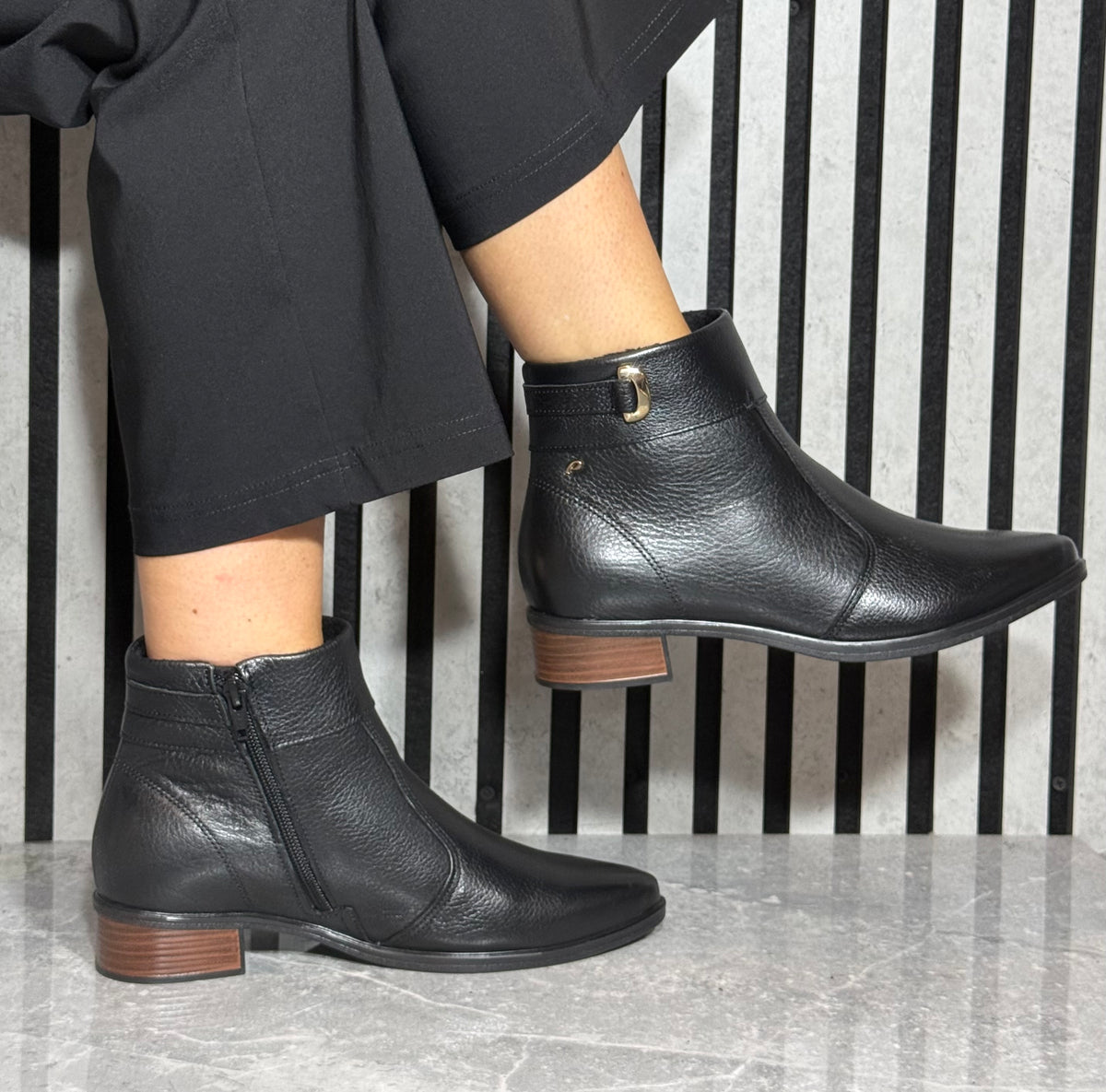 Pegada - Burnished Black Leather Ankle Boot