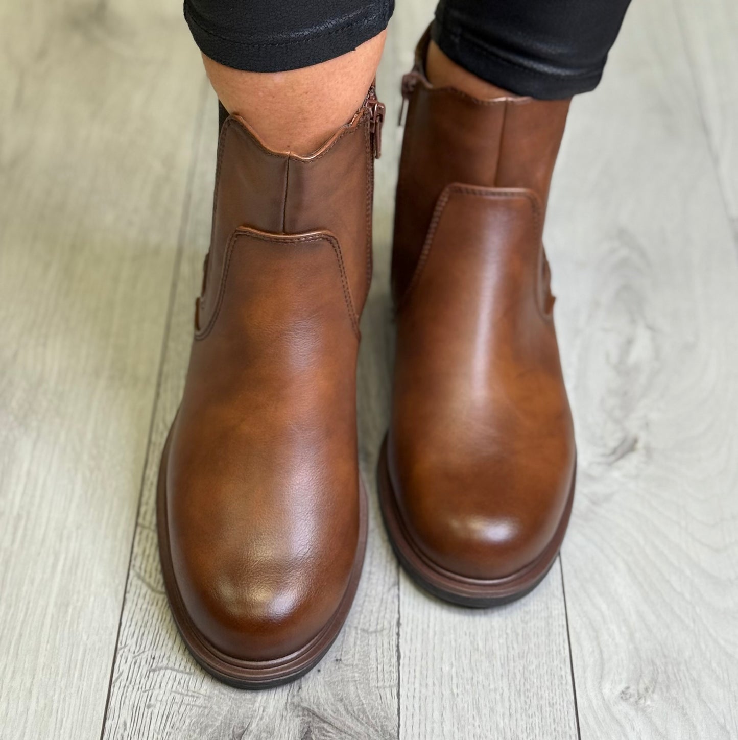 Jana - Cognac Softline Chelsea Boot