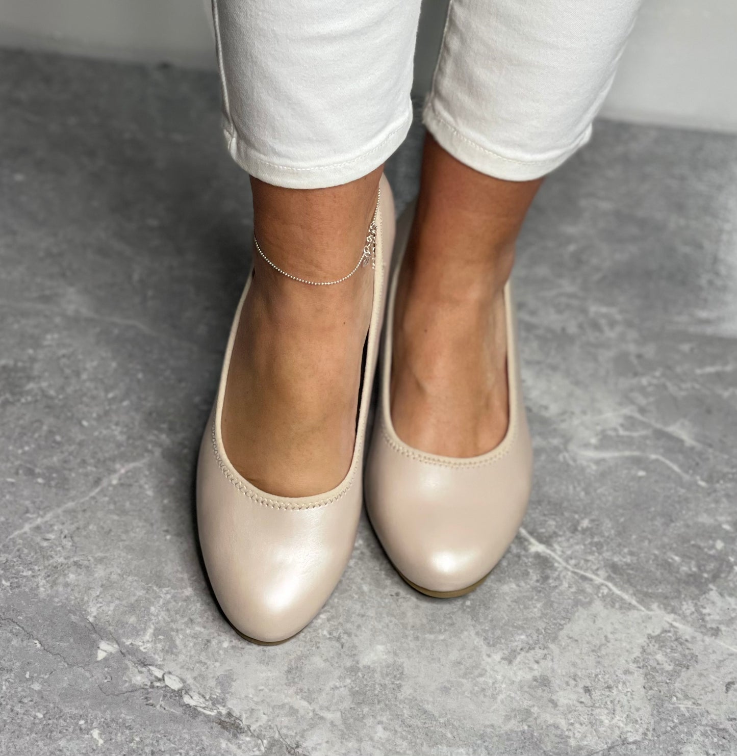 Jana - Nude Pearl Court Shoe