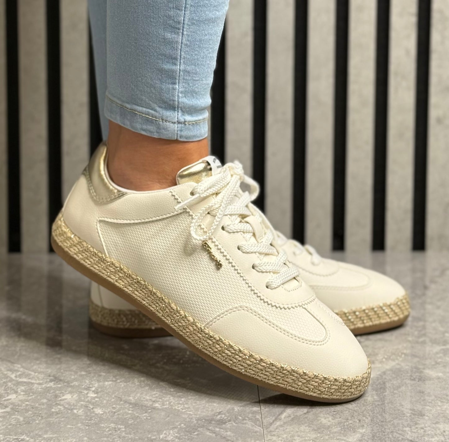 Tamaris - White/Gold Trim Trainer