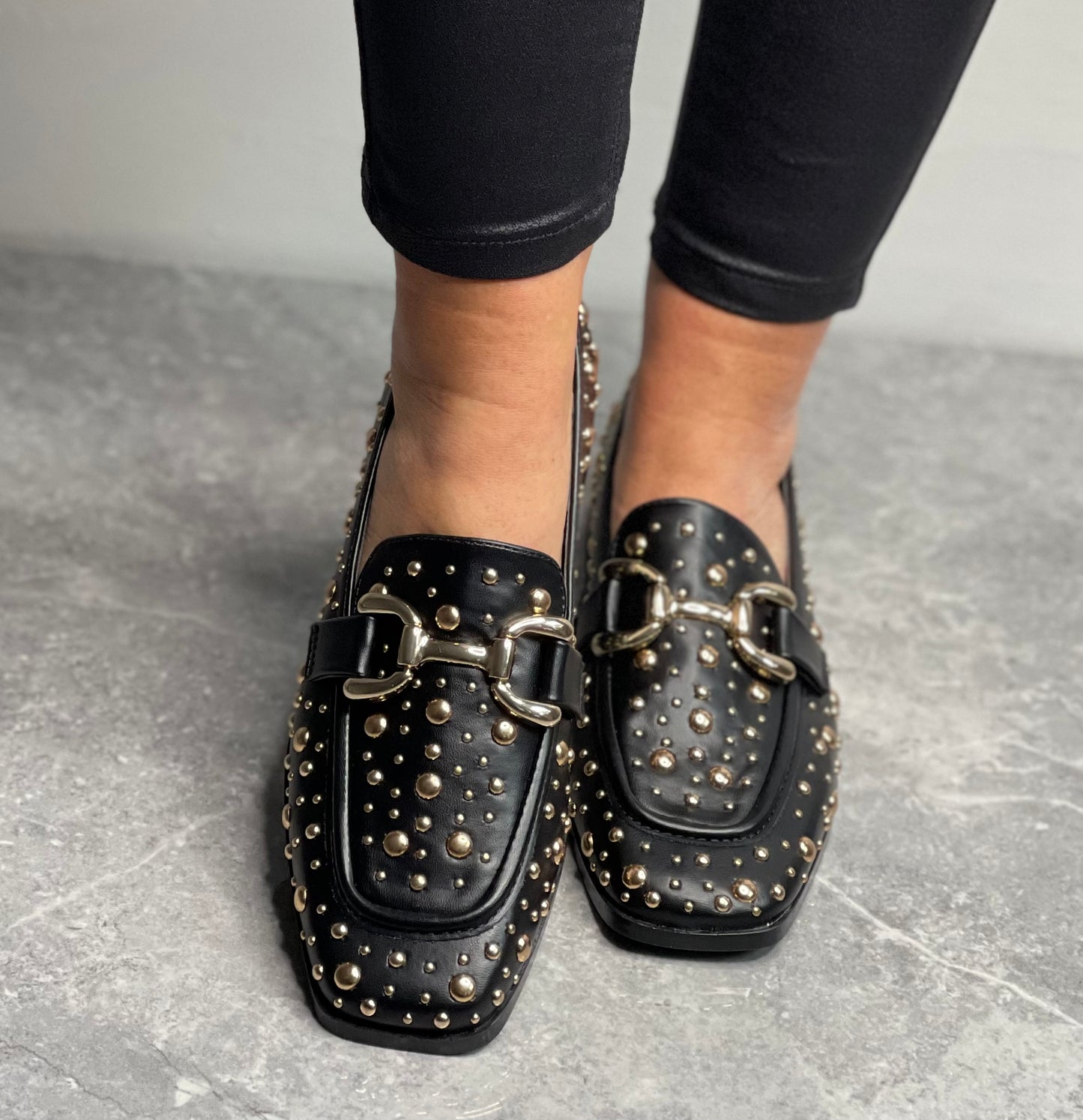 Kate Appleby - ‘Peniston’ Schwarz Stud Loafer