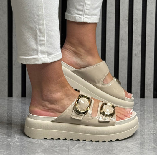 Pegada - Beige Patent Buckle Leather Sandal